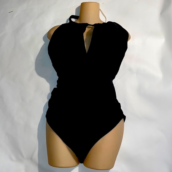 BLACK Plus Size one piece fashion swimsuit 3XL NWOT - Picture 1 of 7